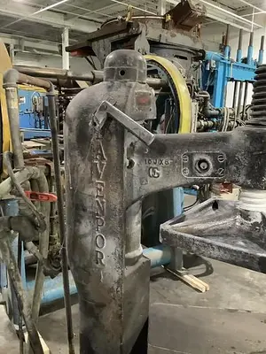 USED DAVENPORT MACHINE & FOUNDRY CO TYPE 10JX MOULDING PRESS
