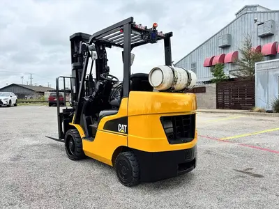 USED 2017 CAT C6000