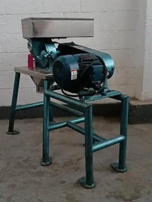 Pulvex model 200 carbon steel hammer mill