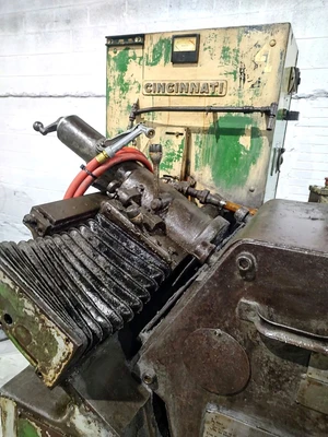 CINCINNATI 220-8 3" CENTERLESS GRINDER