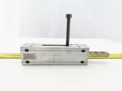 Allen Bradley 4406-A27163/B Sliding Bolt Series B