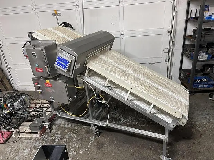 Used SAFELINE METAL DETECTOR SAFELINE METAL DETECTOR Metal Detectors | ND Industrial Surplus #1211401