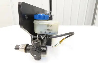 Yale ERP035VTN36TE084 Forklift Brake Pedal Master Cylinder & Bracket Assembly