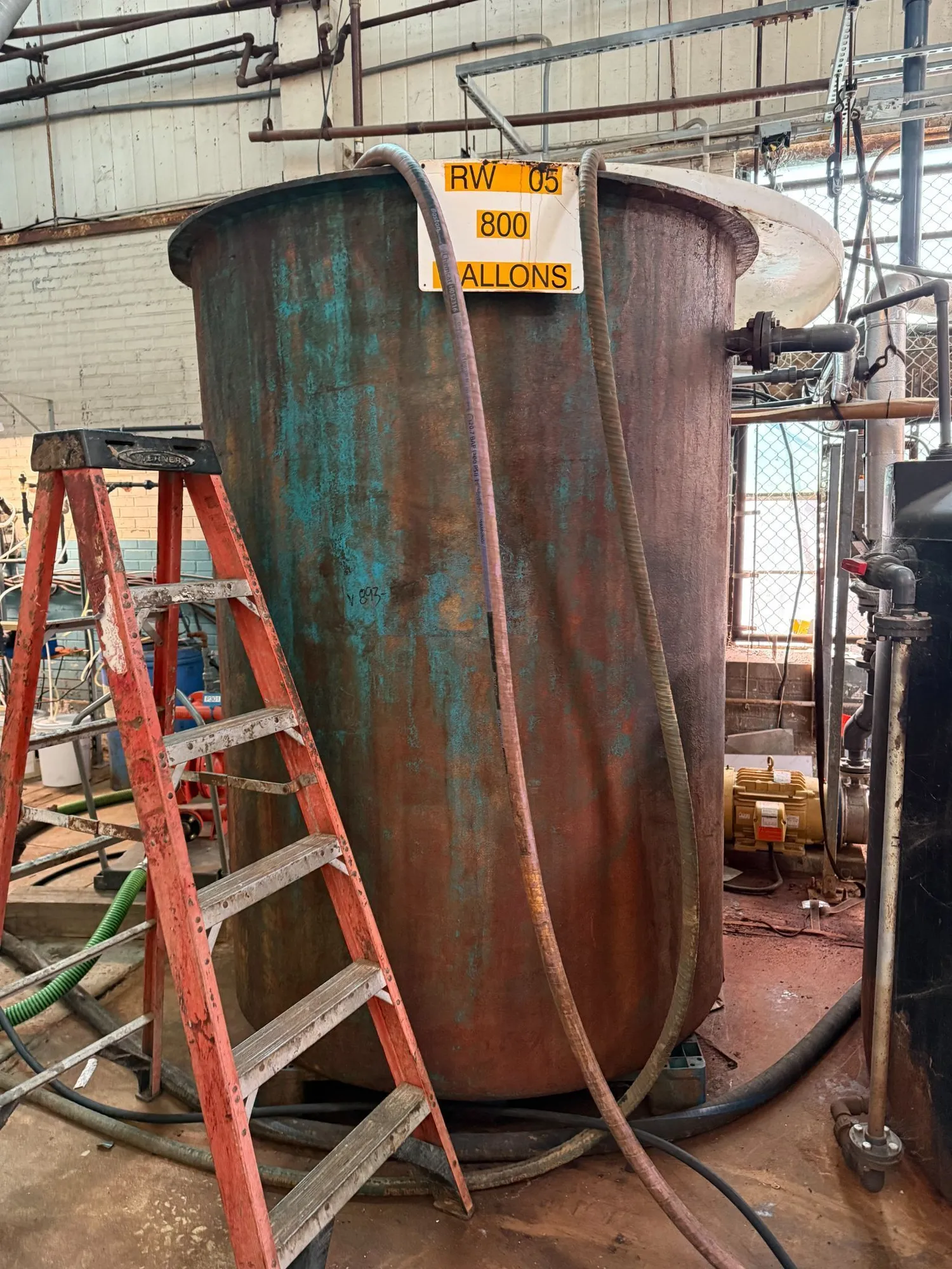 800 Gallon Fiberglass Tank