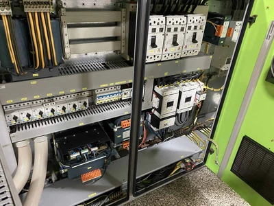 2005 ENGEL CL4550/610 Injection Molding Horizontal/Vertical | Machinery Network (4)