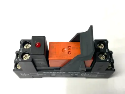 Used Schrack Power Socket Base 300VAC 12A w/ RT424024 Relay 24VDC Relays & Switches Michigan US | Maverick Industrial Sales #1393002