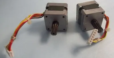 QTY. 2. ASTROSYN STEP MOTOR 24 STEPS DC: 7.25 VOLT...