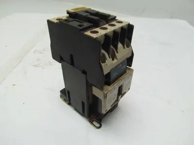 Telemecanique   LP1 D12 01 Contactor Relay Motor Starter 24V Coil