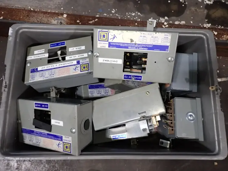Used SQUARE D PINQO Bus Bars & Plugs | HGR 24 #733992