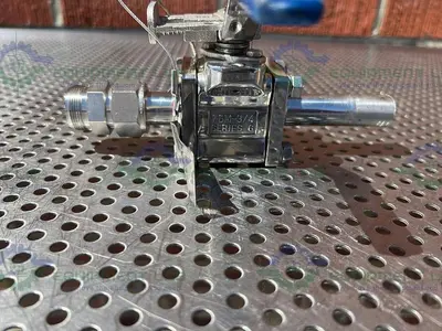 USED PBM SIC-D6F-G-CG166L STAINLESS STEEL BALL VALVE W/ 1" SANITARY TO STRAIGHT TUBE