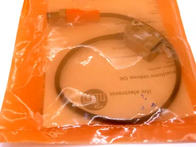 NEW IFM EFECTOR O6P301 REFLECTIVE SENSOR O6P-FPKG/0,30M/US