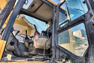 Used 2014 KOMATSU PC490LC-10 Excavators Pennsylvania US | Proxy Equipment #1383045