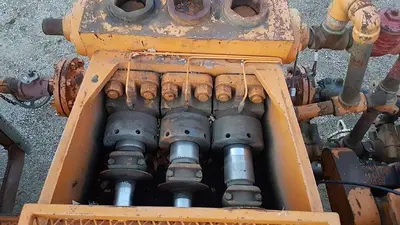 USED 1990 IHC INTERNATIONAL 4900 TANDEM AXLE OILFIELD PUMP/KILL TRUCK