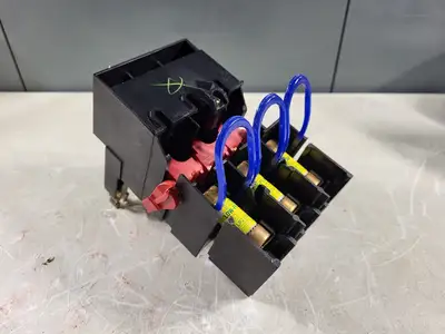 Disconnect Switch w/ 3 Times 25 Amp Fuse LPJ-25SP