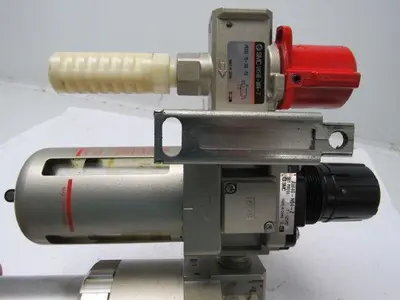 SMC IDG100-N04-P Membrane Air Dryer W/Regulator & Lock Out 1/2" NPT