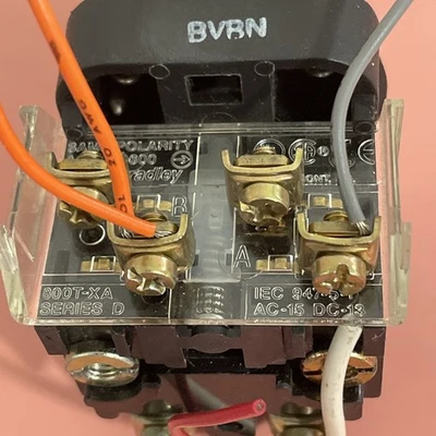 USED Allen-Bradley 800T-QM24