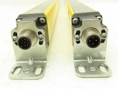 Schmersal SLC440-ER-0570-14-01 Safety Light Curtain Transmitter & Receiver Set