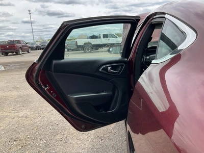 USED 2015 CHRYSLER 200