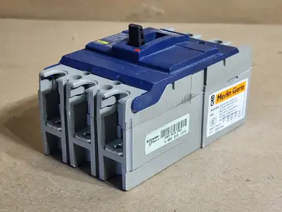 Used SCHNEIDER ELECTRIC EZD100E 40A Switchgears British Columbia CA | Lenmark #239899