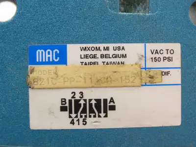 MAC 821C-PP-111CA-152 Pneumatic Double Solenoid 4/3 Spool Valve 120V 1/4" NPT