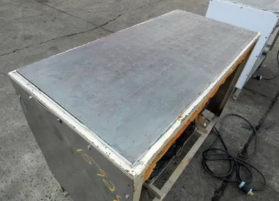 USED LIPSTICK CHILL TABLE 22 X 47