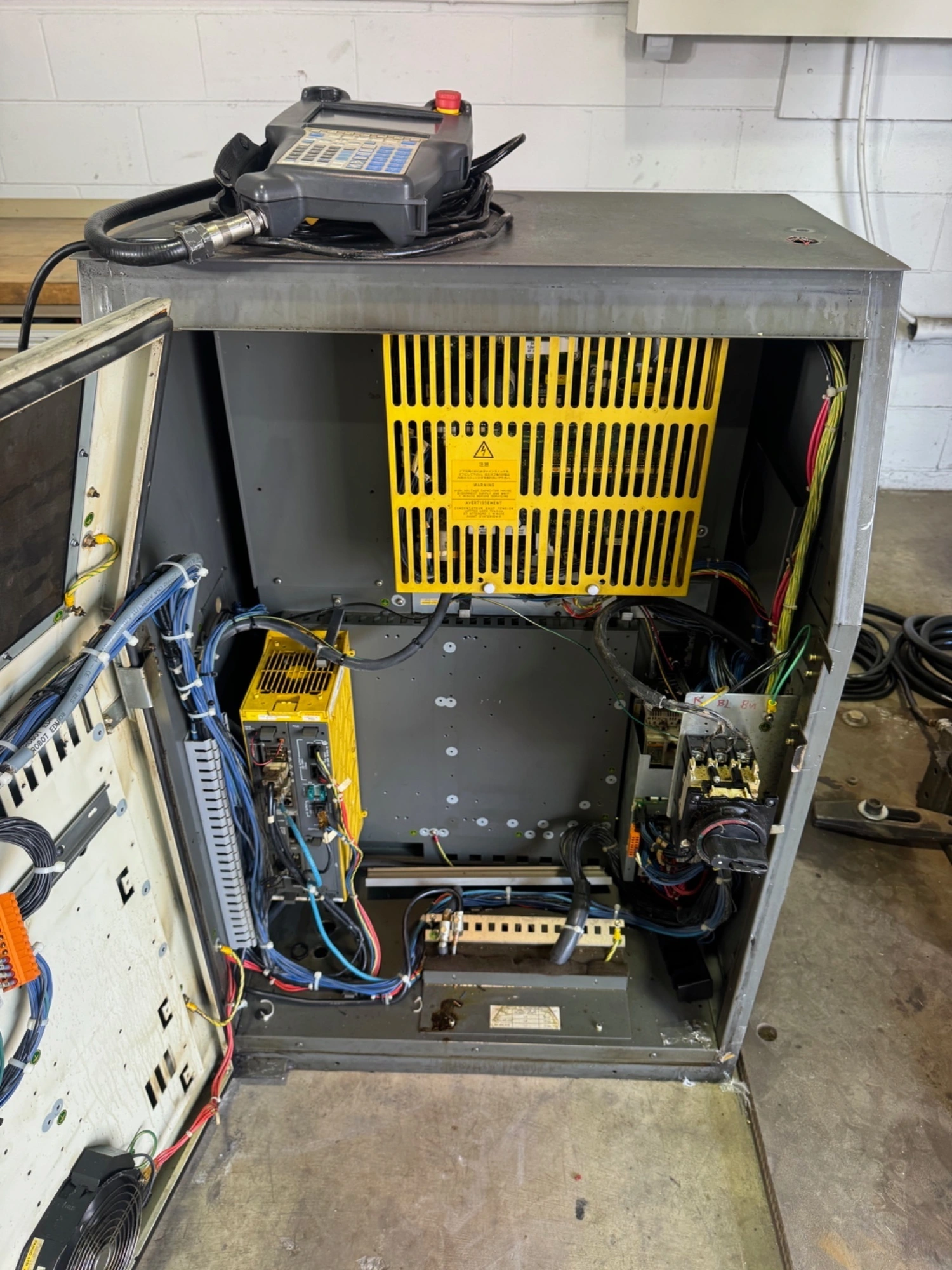 USED 2010 FANUC FANUC M710IC/20L Robots in Michigan US #220909