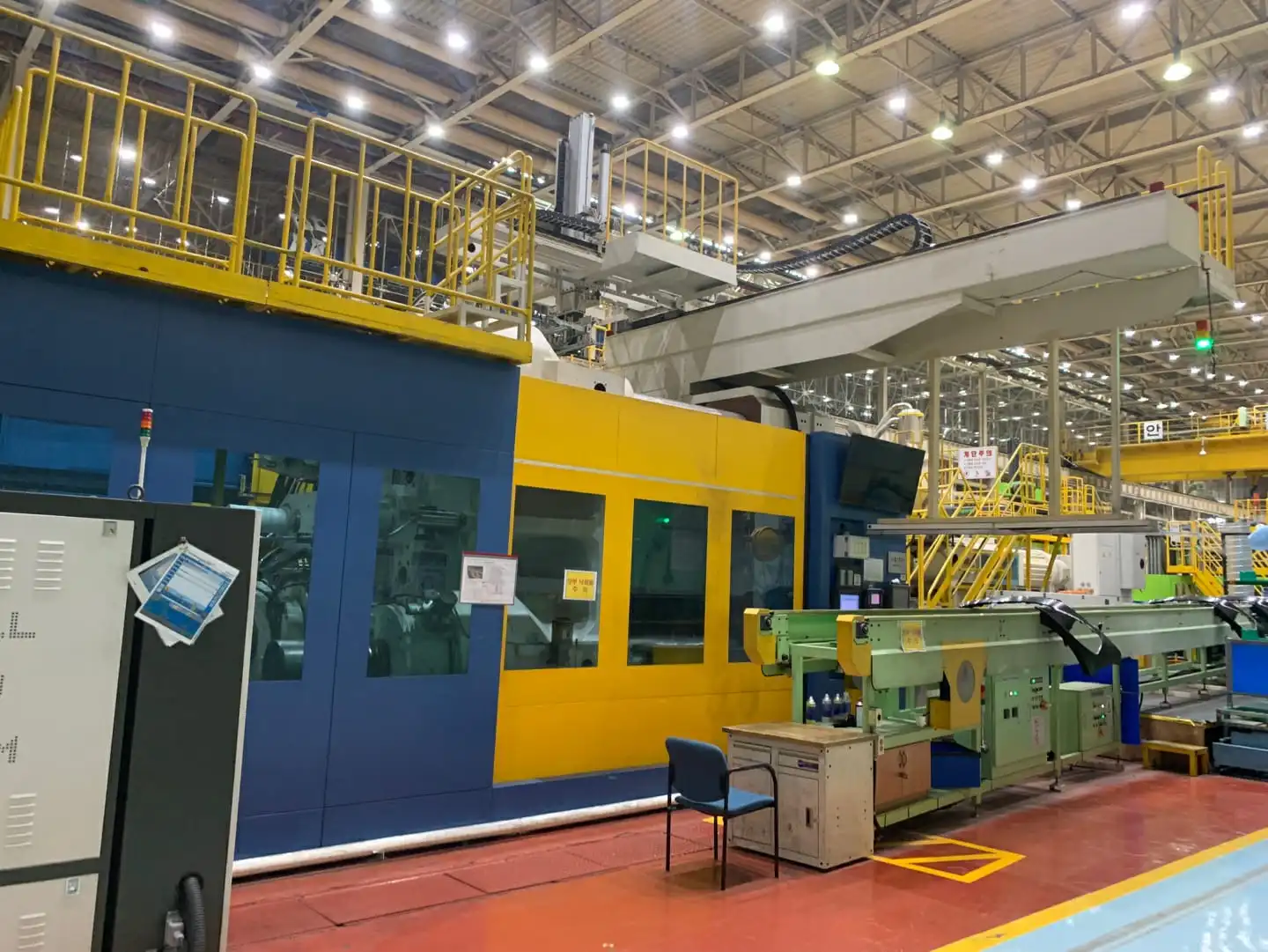 USED 2014 KRAUSS MAFFEI 3200-24500MX  BUMPER MACHINE