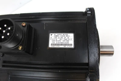 USED YASKAWA ELECTRIC SGMRS-13A2A-YR11