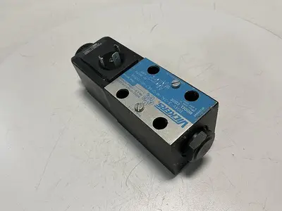 USED VICKERS DG4V-3-2AL-M-U-HL7-60-EN594