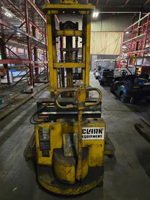 Used _UNKNOWN_ _UNKNOWN_ Pallet Stackers Ohio US | Myron Bowling Auctioneers Inc #1504494