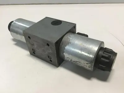 USED MANNESMANN REXROTH 4WE10J31CG24N9Z4