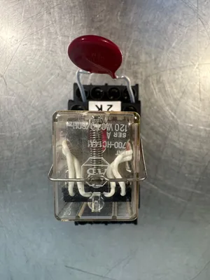 Allen Bradley 700-HC14A1 Ser.A/ 700-HN103 Ser.B Relay W/Base (4D-25)