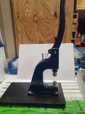 Hiker H901 Hand Press/Graphic Banner Eyelet
