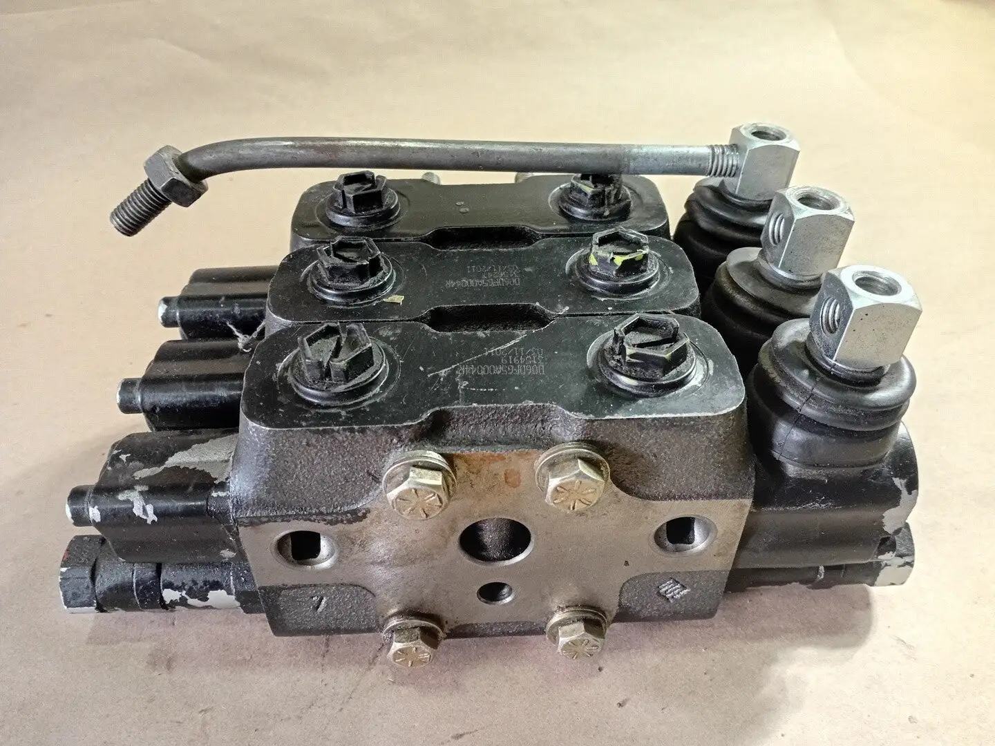 Hydraulic Valve 3 Section, 1WE6504, D06DF65A00044R