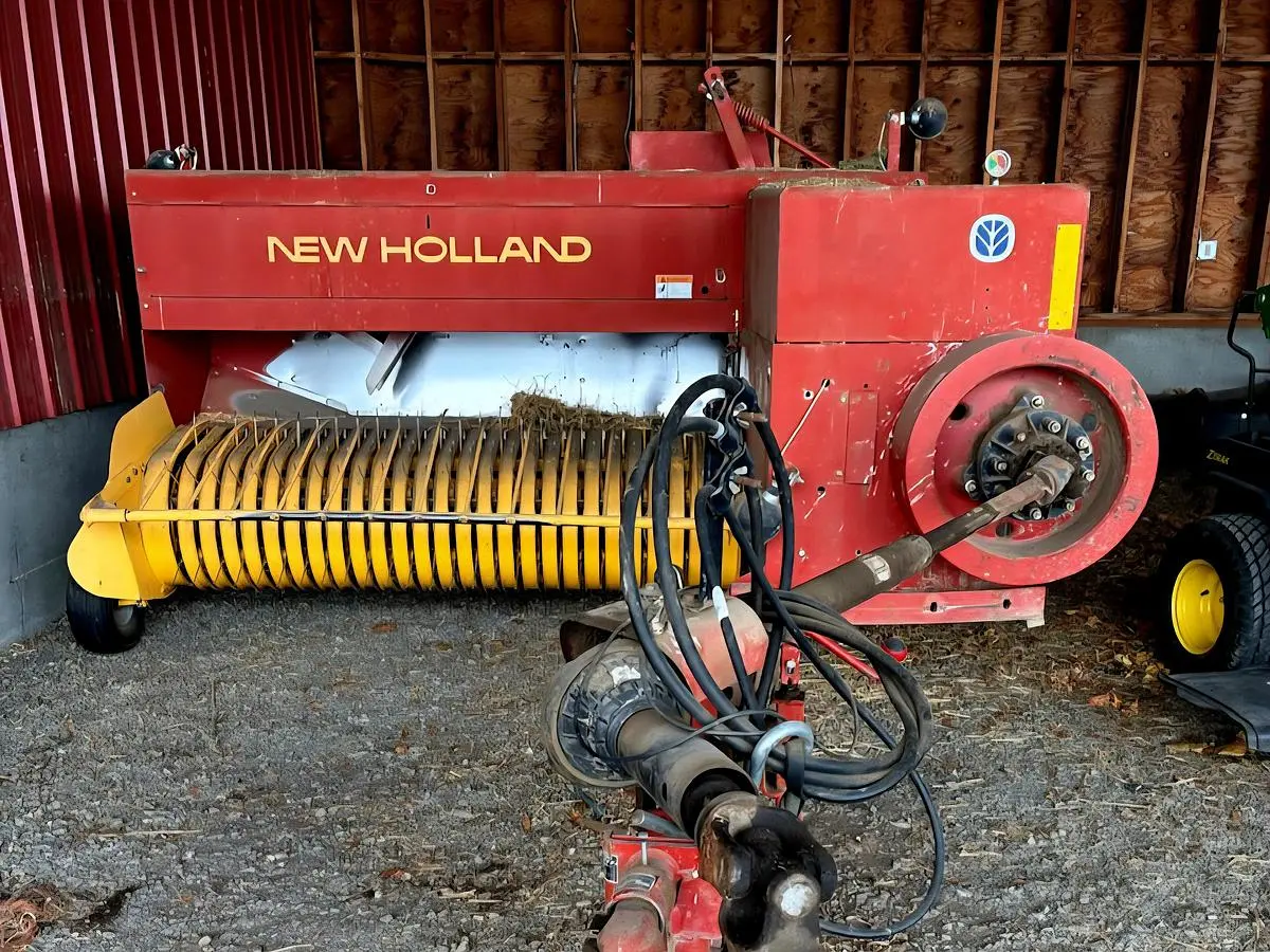 USED 2003 NEW HOLLAND 580