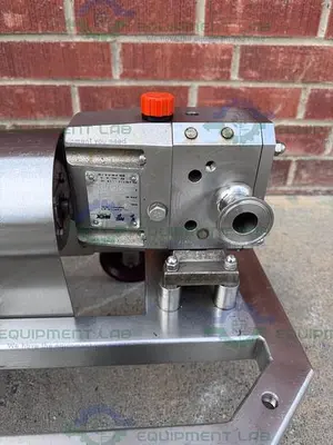 USED IDEX WRIGHT FLOW S1L ROTARY LOBE W/STAINLESS 1/2 HP MOTOR, CONTROLLER