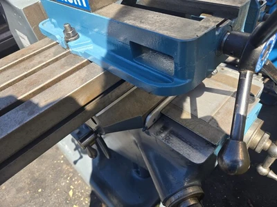 Bridgeport, Vertical Mill, Variable Speed, 1.5 HP, J Head, 3k RPM, 36" table
