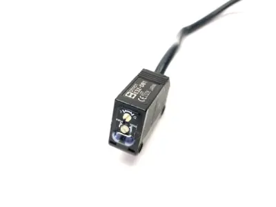 E3Z-D81 | Omron  Diffuse Reflective Built-In Amplifier Photoelectric Sensor - Used