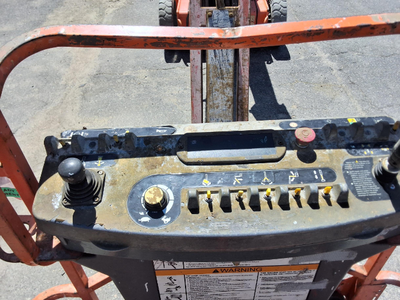 USED 2013 JLG E400AJPN