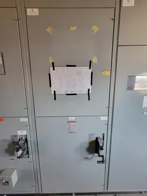 5kV Motor Control Center (MCC) Unit w/ (4) Breakers & (2) Load-Break Switches