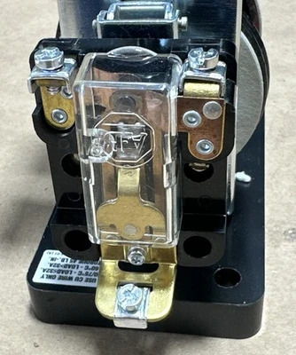 NEW Allen-Bradley 809-A12E