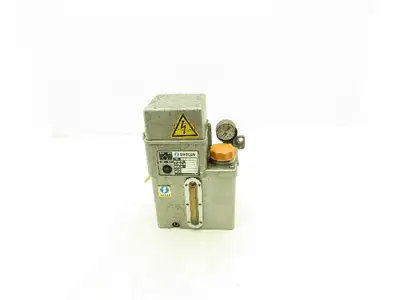Showa LCB-511C Lubricator Pump 0.1 L/min  1.2 Mpa 100VAC 2L Tank