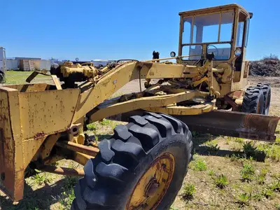 USED 1952 CATERPILLAR 12