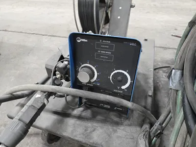 Miller Deltaweld 652 Welder w/ 70 Series Wire Feeder (LOCATION: Batavia, OH)