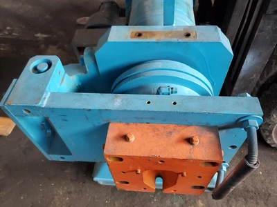 NRM 4 1/2" Rubber Extruder