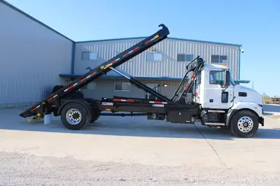 New | in-Stock 2025 MACK MD6 Hooklifts & Roll-Offs Texas US | Roll Off Truck World #1491908