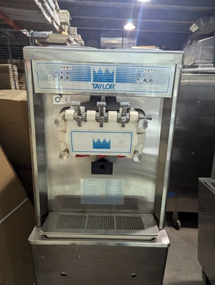 Taylor 791-33 Soft serve Ice cream machine Year 2013 - Air cool