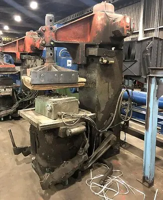 USED OSBORN 719 RJW JOLT SQUEEZE PIN LIFT MOLDING MACHINE