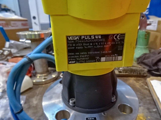 Vega Puls 44 Radar Sensor Continuous level controller