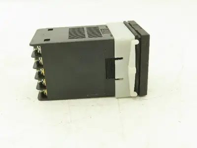 Keyence TF4-10 Temperature Controller 120/240VAC 1Ph In